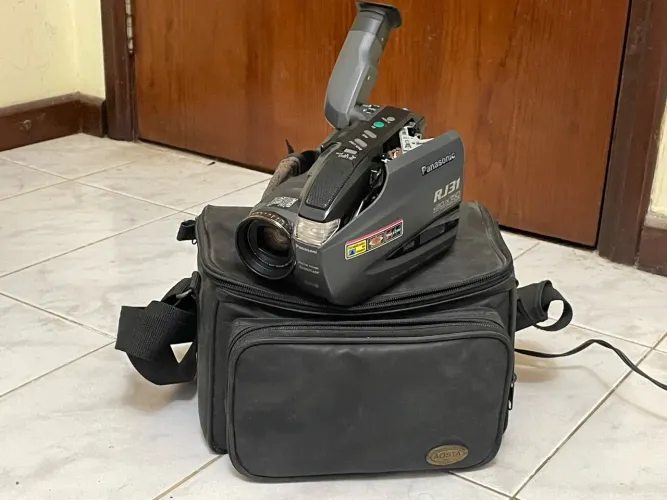 Filmadora Panasonic VHS-C RJ31