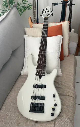 Baixo Yamaha BB405 