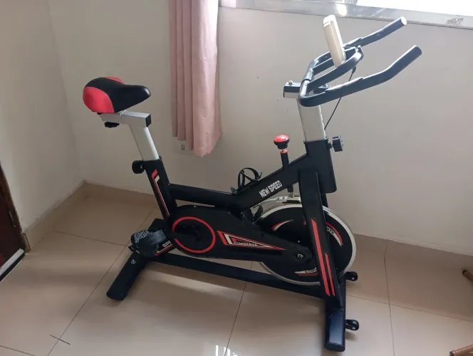 Bike spinning new speed . Acompanha pesos 2 kg, caneleiras2kg, elástico e colchonete.