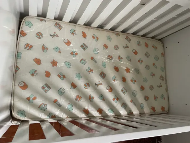 Berço com colchão (usado)