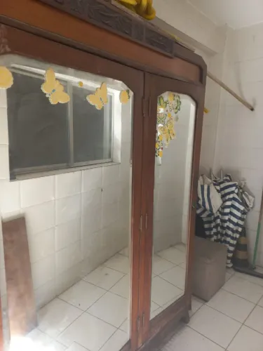 Guarda roupa casal com cabideiro madeira maciça