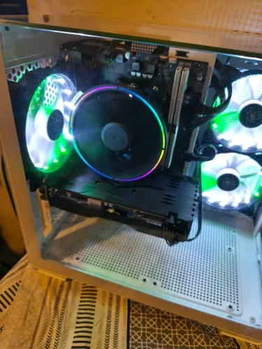 Pc am4 Ryzen 4500 + rx6600m 32gb ram gabinete white