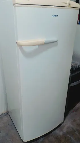Geladeira cônsul funcionando perfeitamente bem e limpinha 