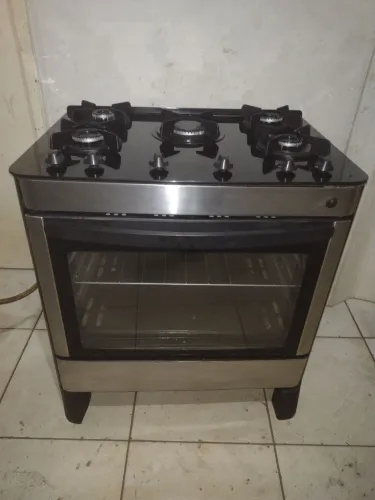 Fogão esmaltec 5 bocas todo de vidro e inox semi-novo pra hj temos entrega não elétrico