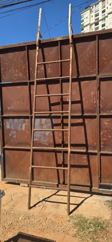 Escada de ferro usada