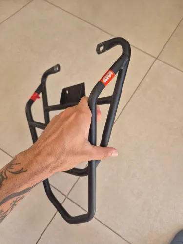 Suporte baú give CBX 250