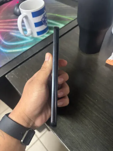 Vendo celular com defeito, tela quebrada.