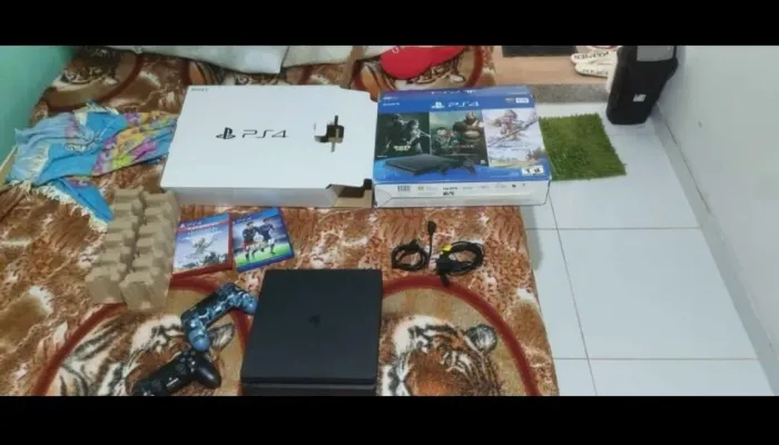 Vendo Ps4 slim 1 tb ou troco por um notebook bom para estudar, ele e semi novo.