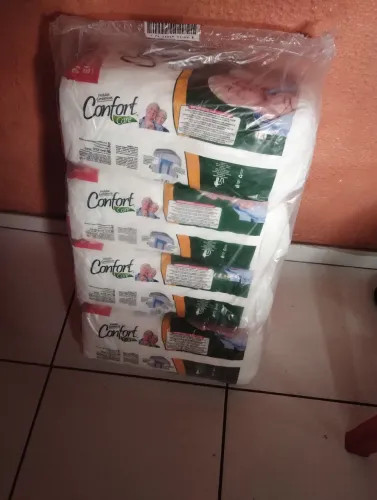 vendo cinco fardos de fralda geriátrica tamanho gg cada fardo vem 4 pacote grande 22 uni