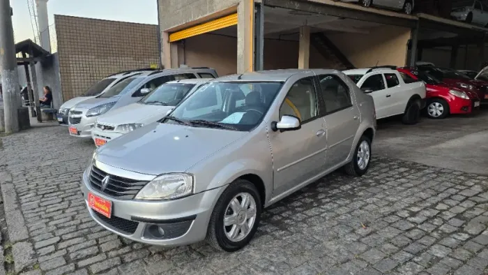 Renault Logan Expression Hi-flex 1.6 16V 4P AUT 2013