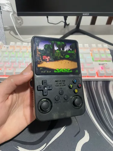 Game Portátil R36s + 15mil jogos