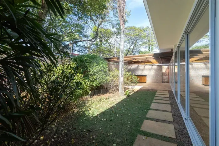 Casa Térrea para aluguel toda reformada com 4 suítes na Vila Madalena