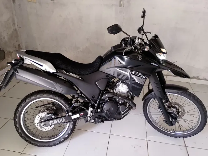 Vendo essa lander 250 Ano 2021