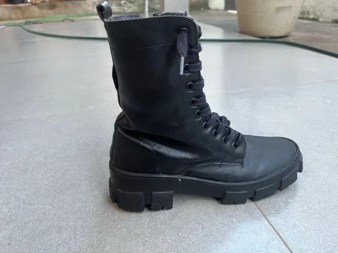 Coturno alto preto feminino - usado (leia descrição)