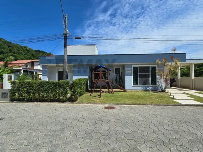 Casa 4 Dorms. em Condomínio Fechado Cachoeira do Bom Jesus, Florianópolis
