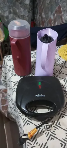 Kit duas garrafas e uma sanduicheira