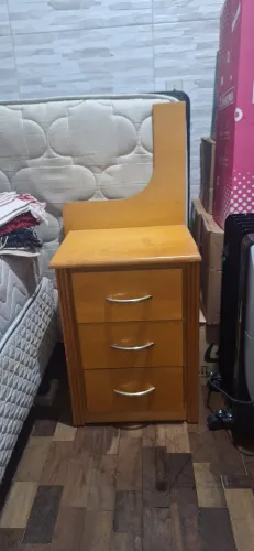 Criado Mudo / Mesa de Cabeceira (3 Gavetas)