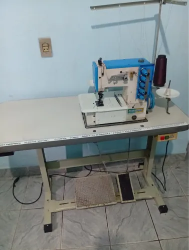Vende-se máquina galoneira