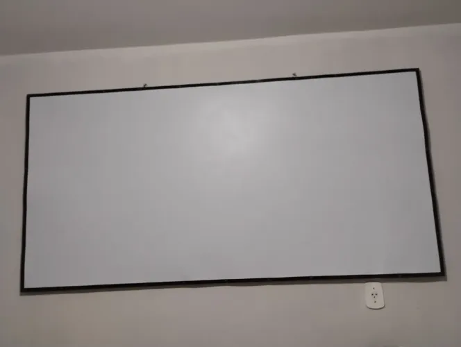 Tela de Projeção 2m x 1m de 84 polegadas 
