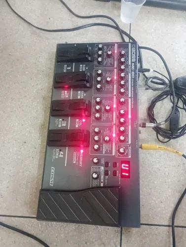 Pedaleira me 80