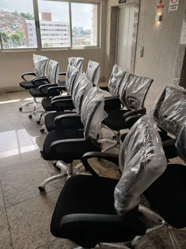 Cadeira de escritório giratória preta 