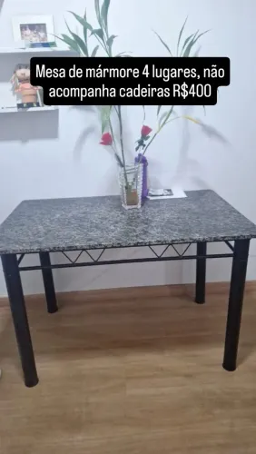 Mesa de mármore (nao acompanha cadeiras)