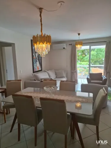 Apartamento 2 dormitórios a 150m da Praia Brava, Florianópolis.