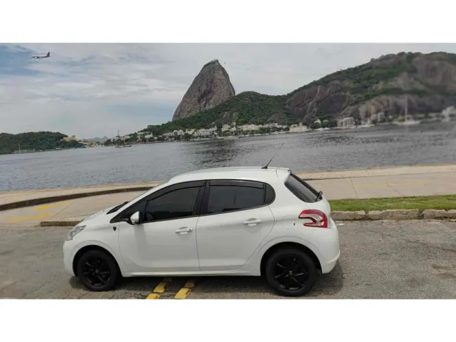 Peugeot 208 Active Pack 1.6 Flex 16V 5P Aut. 2015