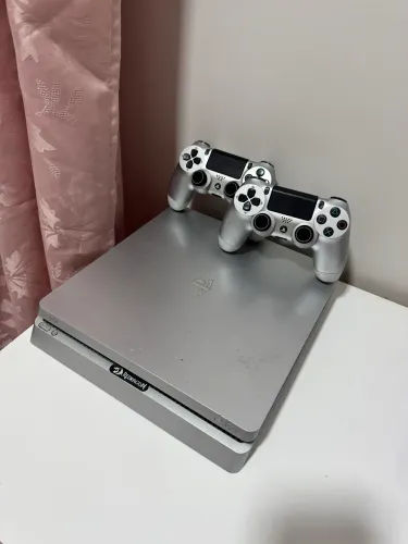 PS4 Slim edição especial 1TB