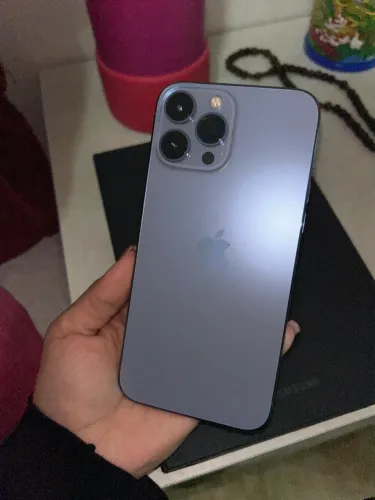 iPhone 13 Pro Max praticamente novo 