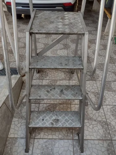Escada de alumínio 