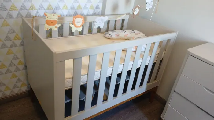Lindos Berço e Cômoda de Bebê em estado de Novo