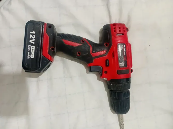 Vendo parafusadeira e furadeira. 