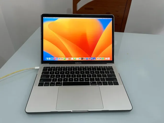 MacBook Pro i5
