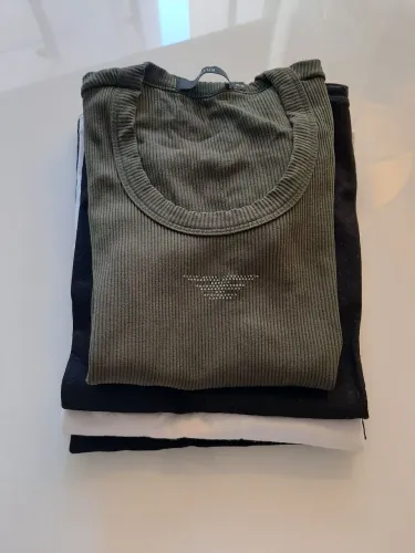 Kit 4 camisetas 1 da Ellus 3 da hering algodão branca, preta, verde infantil menina