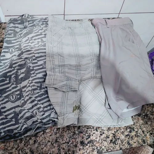Lote de bermudas desapego Oakley, New era urg.