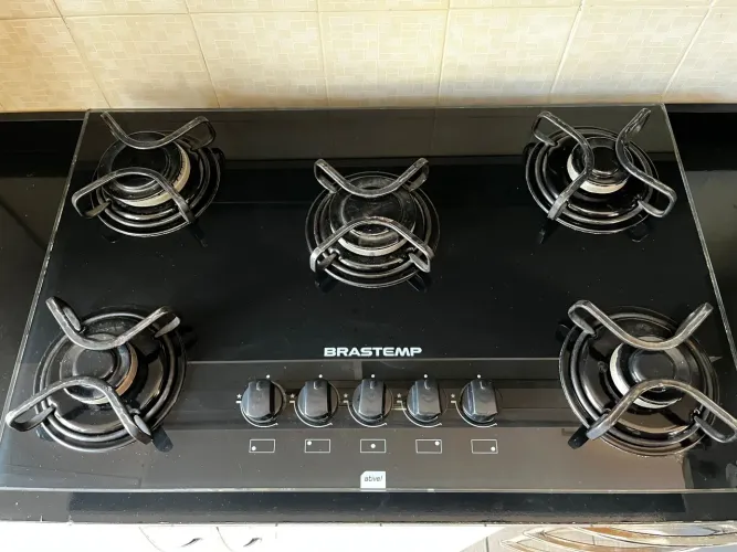 Cooktop 5 Bocas a Gás Brastemp com Grades de Ferro