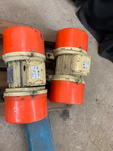 2 Motor vibradores