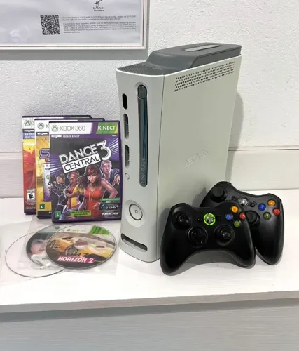 Xbox 360 Branco + 2 Controles + 10 Jogos