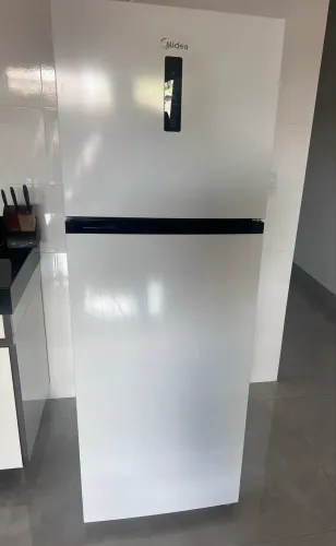 Geladeira Midea (1 ano de uso)