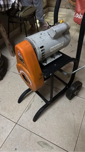 Máquina de desentupir com pouco tempo de uso