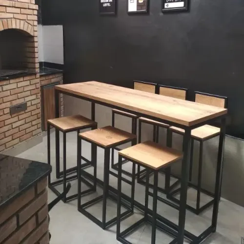 Mesa Com Conjunto De Banquetas