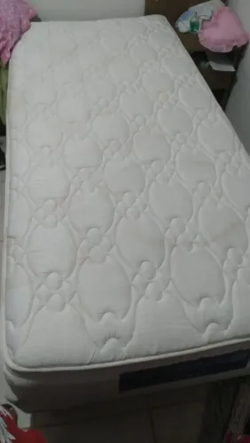 Cama de solteiro com bicama em baixo