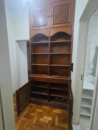 Lindo móvel de cerejeira