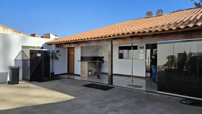 Casa para locação no bairro Jardim Holanda