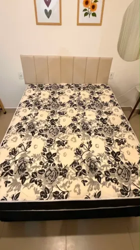 Cama Box Casal - em ótimo estado