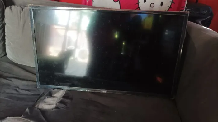 Vendo tv para retirada de peças