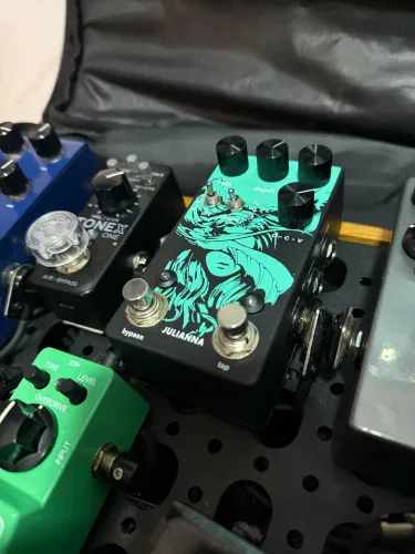 Pedal de choruns e vibrato Juliana