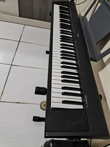 Piano elétrico Yamaha estado de novo