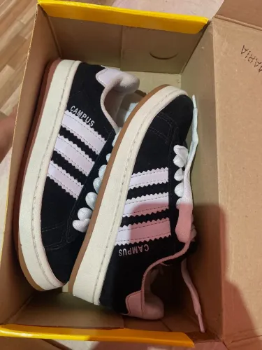 Vendo Sapato usado apenas 3 vezes , tamanho 35 valor 50 reais